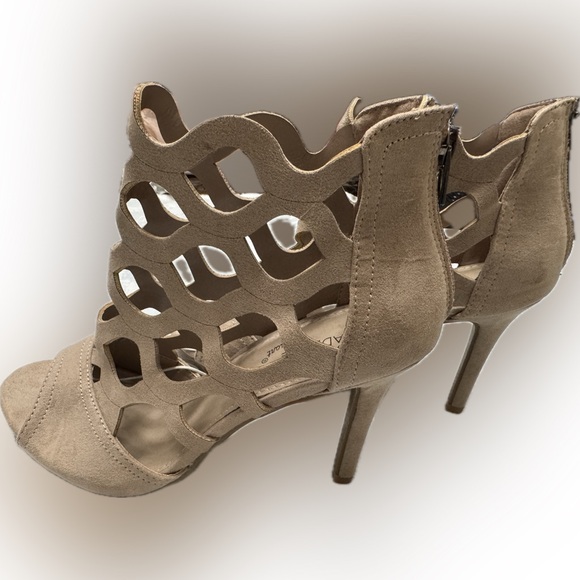 Madeline Stuart Shoes - Madeline Stuart Cutout Heels size 7.5M